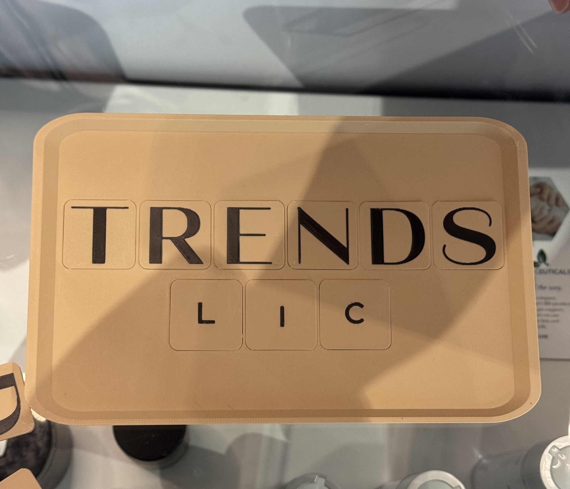 Rolling tray detail